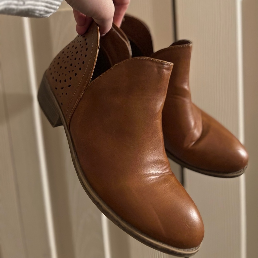 Vespose Cut-Out Booties